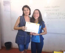 Para produzir a redação, a estudante fez pesquisas em livros de geografia, sites especializados e em estudos produzidos pelas Nações Unidas