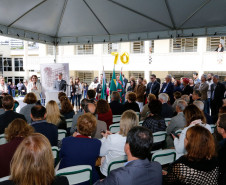 A Secretaria da Educação (SEED) inaugurou nesta terça-feira (16), em Curitiba, o Centro de Documentação, Pesquisa e Informação Técnica (CDPIT). O espaço, localizado na sede na Secretaria, no bairro Vila Izabel, contém cerca de sete mil produções científicas que documentam parte da história da educação pública no Paraná. O centro terá como funções preservar e divulgar as produções científicas da pasta e também promover pesquisas educacionais junto à comunidade acadêmica.