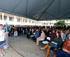 A Secretaria da Educação (SEED) inaugurou nesta terça-feira (16), em Curitiba, o Centro de Documentação, Pesquisa e Informação Técnica (CDPIT). O espaço, localizado na sede na Secretaria, no bairro Vila Izabel, contém cerca de sete mil produções científicas que documentam parte da história da educação pública no Paraná. O centro terá como funções preservar e divulgar as produções científicas da pasta e também promover pesquisas educacionais junto à comunidade acadêmica.
