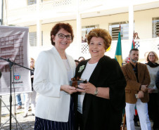 A Secretaria da Educação (SEED) inaugurou nesta terça-feira (16), em Curitiba, o Centro de Documentação, Pesquisa e Informação Técnica (CDPIT). O espaço, localizado na sede na Secretaria, no bairro Vila Izabel, contém cerca de sete mil produções científicas que documentam parte da história da educação pública no Paraná. O centro terá como funções preservar e divulgar as produções científicas da pasta e também promover pesquisas educacionais junto à comunidade acadêmica.