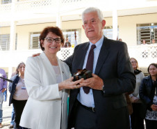 A Secretaria da Educação (SEED) inaugurou nesta terça-feira (16), em Curitiba, o Centro de Documentação, Pesquisa e Informação Técnica (CDPIT). O espaço, localizado na sede na Secretaria, no bairro Vila Izabel, contém cerca de sete mil produções científicas que documentam parte da história da educação pública no Paraná. O centro terá como funções preservar e divulgar as produções científicas da pasta e também promover pesquisas educacionais junto à comunidade acadêmica.