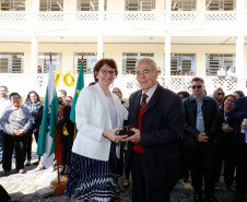 A Secretaria da Educação (SEED) inaugurou nesta terça-feira (16), em Curitiba, o Centro de Documentação, Pesquisa e Informação Técnica (CDPIT). O espaço, localizado na sede na Secretaria, no bairro Vila Izabel, contém cerca de sete mil produções científicas que documentam parte da história da educação pública no Paraná. O centro terá como funções preservar e divulgar as produções científicas da pasta e também promover pesquisas educacionais junto à comunidade acadêmica.