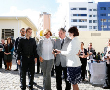 A Secretaria da Educação (SEED) inaugurou nesta terça-feira (16), em Curitiba, o Centro de Documentação, Pesquisa e Informação Técnica (CDPIT). O espaço, localizado na sede na Secretaria, no bairro Vila Izabel, contém cerca de sete mil produções científicas que documentam parte da história da educação pública no Paraná. O centro terá como funções preservar e divulgar as produções científicas da pasta e também promover pesquisas educacionais junto à comunidade acadêmica.