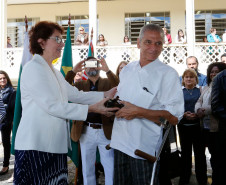 A Secretaria da Educação (SEED) inaugurou nesta terça-feira (16), em Curitiba, o Centro de Documentação, Pesquisa e Informação Técnica (CDPIT). O espaço, localizado na sede na Secretaria, no bairro Vila Izabel, contém cerca de sete mil produções científicas que documentam parte da história da educação pública no Paraná. O centro terá como funções preservar e divulgar as produções científicas da pasta e também promover pesquisas educacionais junto à comunidade acadêmica.