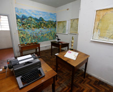 O museu também organizou uma exposição com arquivos, fotografias, livros, quadros e mobiliários escolares que mostram a evolução da educação pública no Estado. A mostra é aberta para a comunidade. 