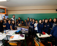O Colégio Estadual São Paulo Apóstolo, em Curitiba, tem utilizado com sucesso uma nova ferramenta para incentivar o hábito da leitura nos estudantes do ensino fundamental. O projeto Carrinhoteca funciona como uma biblioteca itinerante. Os livros são levados para a sala de aula, o que facilita o acesso dos alunos aos acervos selecionados previamente pelos professores e bibliotecários.