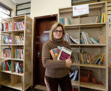 Outra ação desenvolvida pela escola para incentivar o hábito foi a Biblioteca Livre