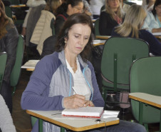 Aproximadamente 80 técnicos pedagógicos que atuam na área da educação especial e coordenadores pedagógicos da educação básica dos 32 Núcleos Regionais de Educação (NRE), técnicos dos Centros de Apoio Pedagógico (CAP) a estudantes e professores na área da deficiência visual e do Centro Estadual de Avaliação e Orientação Pedagógica (CEAOP) participam nesta quinta-feira (25) e sexta-feira (26), em Curitiba, do curso de formação estratégica na área da educação especial.