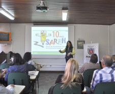 O serviço de atendimento escolar a estudantes hospitalizados no Paraná completou dez anos nesta quinta-feira (25). A oferta é feita pelo Governo do Paraná, por meio da Secretaria de Estado da Educação, em parceria com instituições hospitalares conveniadas. O atendimento também é realizado nas residências dos estudantes após período de internamento, até que o aluno possa retornar à rotina escolar.