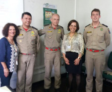 Aproximadamente 70 técnicos que atuam nos setores de estrutura e funcionamento e documentação escolar dos 32 Núcleos Regionais de Educação (NRE) e da Secretaria de Estado da Educação (SEED) encerraram nessa sexta-feira (26), em Curitiba, o curso de formação estratégica continuada referente à legislação escolar.