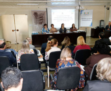 Integrantes da comissão coordenadora e equipes da rede de assistência técnica do Plano Estadual de Educação (PEE) se reuniram nessa sexta-feira (26), em Curitiba, para participar de curso de aperfeiçoamento. O evento, promovido pela Secretaria de Estado da Edução (SEED), é uma das etapas para estudo e avaliação do documento e para o monitoramento contínuo das metas estratégicas apontadas pelo plano estadual.