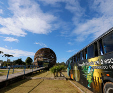O Parque da Ciência Newton Freire Maia, localizado no município de Pinhais (Região Metropolitana de Curitiba) abre nesta terça-feira (30) a segunda temporada do Programa de observação do céu “Noites no Parque”. Usando telescópios, a população pode contemplar a lua, os planetas Júpiter e Saturno e, com orientações de mediadores e uso de lasers, aprende a identificar as principais constelações e fenômenos celestes.