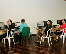 O projeto Seed Lab, desenvolvido pela Diretoria de Políticas e Tecnologias Educacionais (DPTE) da Secretaria da Educação, vai implantar metodologias de aprendizado criativo para incentivar o uso de novas tecnologias educacionais no ambiente escolar. O Seed Lab será assessorado por pesquisadores do Instituto de Tecnologia da Universidade de Massachusetts (MIT, na sigla em inglês), dos Estados Unidos.