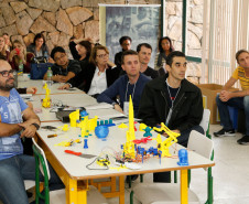 O projeto Seed Lab, desenvolvido pela Diretoria de Políticas e Tecnologias Educacionais (DPTE) da Secretaria da Educação, vai implantar metodologias de aprendizado criativo para incentivar o uso de novas tecnologias educacionais no ambiente escolar. O Seed Lab será assessorado por pesquisadores do Instituto de Tecnologia da Universidade de Massachusetts (MIT, na sigla em inglês), dos Estados Unidos.