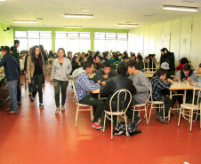 As inscrições para os cursos técnicos em nível médio ofertados pela Secretaria de Estado da Educação iniciam nessa quinta-feira (1º) e seguem até 16 de junho. O período de pré-classificação acontece entre dias 19 e 22 do mesmo mês e as aulas iniciam em 26 de julho. Os cadastros devem ser feitos nas próprias escolas que ofertam os cursos. Nos Centros Estaduais de Educação Profissional e nos colégios agrícolas e no florestal as inscrições podem ser feitas pela internet.