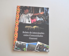 Obra registra experiência no Mato Grosso do Sul de professores guarani durante o curso de formação de docentes Kuaa Mbo’e