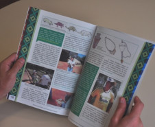 Obra registra experiência no Mato Grosso do Sul de professores guarani durante o curso de formação de docentes Kuaa Mbo’e.