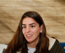 A estudante italiana Elisa Cossu, do 3° ano do ensino médio, que está concluindo o intercâmbio no CEP, aproveitou a feira para compartilhar com os colegas e visitantes experiências de preservação do meio ambiente em sua cidade, Dorgali (na Sardegna, Itália). “Essa troca de experiência é interessante porque estou descobrindo muitas coisas novas e tenho a oportunidade de compartilhar um pouco de como é na Itália e de conhecer mais como é aqui no Brasil”, contou a estudante.