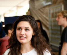 A estudante do Centro Estadual de Educação Profissional de Curitiba Francielle Fernandes Gonçalves, de 17 anos, apresentou sua pesquisa sobre dessalinização de água potável por meio de resíduos orgânicos. “A distribuição da água doce e potável no Brasil é desigual e algumas famílias ainda usam água de poço sem o processo correto de dessalinização, por isso, a necessidade de pesquisas com esse enfoque”, disse.