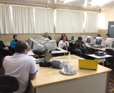 De acordo com a diretora-auxiliar do Colégio Estadual Antonio Tupy Pinheiro, em Guarapuava (na região central do Estado), Jocimarci Jacomel Kasnocha, as novidades motivaram professores e alunos. “A recepção ao projeto foi muito boa, os professores acreditam na necessidade de informatizar, de trabalhar com a tecnologia, uma vez que os alunos já estão à frente e esses recursos podem facilitar o trabalho e a aprendizagem”, disse.