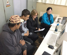 De acordo com a diretora-auxiliar do Colégio Estadual Antonio Tupy Pinheiro, em Guarapuava (na região central do Estado), Jocimarci Jacomel Kasnocha, as novidades motivaram professores e alunos. “A recepção ao projeto foi muito boa, os professores acreditam na necessidade de informatizar, de trabalhar com a tecnologia, uma vez que os alunos já estão à frente e esses recursos podem facilitar o trabalho e a aprendizagem”, disse.