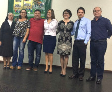 A Secretaria de Estado da Educação entregou nessa segunda-feira (19), em Jacarezinho (Norte Pioneiro do Estado), o Prêmio Gestão Paraná às escolas pertencentes ao Núcleo Regional de Educação (NRE) do município. As unidades foram selecionadas por trabalhar com projetos pedagógicos inovadores, praticar a gestão participativa dos recursos públicos e envolvimento da comunidade no cotidiano escolar.