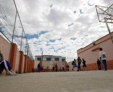 Os encontros vão envolver estudantes, professores, pedagogos, funcionários, representantes da comunidade escolar, Secretaria da Educação, Secretaria de Saúde, Ministério Público do Paraná, Polícia Militar e Polícia Civil.