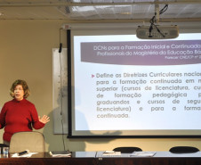 Cerca de 50 representantes da Secretaria de Estado da Educação, Secretaria de Estado da Ciência, Tecnologia e Ensino Superior, universidades públicas do Paraná, Conselho Estadual de Educação (CEE), associações, sindicatos e segmentos da sociedade civil participaram nesta quinta-feira (22), em Curitiba, da 1° reunião ordinária do Fórum Permanente de Apoio a Formação de Docente do Paraná.