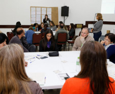 Cerca de 200 profissionais que atuam em instituições da rede estadual de ensino – que ofertam a formação técnica em Agropecuária e Floresta – iniciam nesta terça-feira (27), em Curitiba, uma série de cursos relacionados ao Eixo Tecnológico Recursos Naturais. A formação termina na sexta-feira (30).