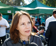 A presidente do Conselho Estadual de Políticas Públicas sobre Drogas (Conesd), Diana de Lima e Silva, destacou a importância da prevenção do primeiro contato com o mundo das drogas. “Essa é uma semana que se dedica à orientação e informações sobre a drogadição. Nós sabemos que o número de dependentes químicos está cada vez maior, no Paraná e no Brasil, por isso é importante fazermos esse trabalho preventivo e informativo”, disse.