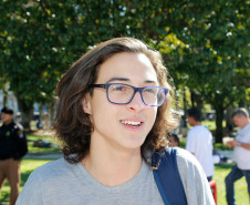 Seu colega, o estudante Yan Soares da Silva, de 15 anos, destacou a importância da troca de informação para que os jovens conheçam as consequências do uso de drogas. “O jovem precisa saber como é o mundo das drogas, como é a vida de quem é dependente químico e os problemas que a drogadição irá trazer para sua vida, da sua família e também para a comunidade”, lembrou o estudante.