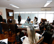 A proposta é melhorar os resultados do ensino por meio da gestão das escolas e do aprendizado em sala de aula e, em consequência, elevar o desempenho no Ideb (Índice de Desenvolvimento da Educação Básica)