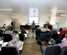 O Departamento de Educação Básica da Secretaria de Estado da Educação reuniu nesta terça-feira (04), em Curitiba, técnicos de diversas áreas (pedagógico, diversidade, orçamento, censo, alimentação escolar, transporte) para debater a Lei 13