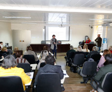 O Departamento de Educação Básica da Secretaria de Estado da Educação reuniu nesta terça-feira (04), em Curitiba, técnicos de diversas áreas (pedagógico, diversidade, orçamento, censo, alimentação escolar, transporte) para debater a Lei 13