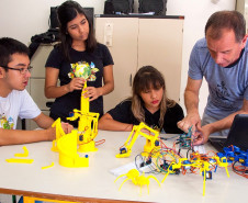Estão disponíveis as seguintes oficinas: Arduino Básico.