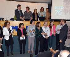 Na manhã desta terça-feira aconteceu, na Associação dos Municípios do Oeste do Paraná (Amop), cerimônia para celebrar os setenta anos da Secretaria de Estado da Educação. A solenidade contou com a presença dos chefes dos 32 Núcleos Regionais da Educação (NREs), que estão na cidade para uma reunião de trabalho com a secretária Ana Seres, nesta terça e quarta-feira (12).