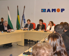 A secretária de Estado da Educação, professora Ana Seres, reuniu nesta terça (11) e quarta-feira (12), em Cascavel (Oeste), com os 32 chefes dos Núcleos Regionais de Educação para tratar de assuntos administrativos, pedagógicos e de infraestrutura.