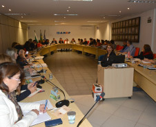 A secretária de Estado da Educação, professora Ana Seres, reuniu nesta terça (11) e quarta-feira (12), em Cascavel (Oeste), com os 32 chefes dos Núcleos Regionais de Educação para tratar de assuntos administrativos, pedagógicos e de infraestrutura.
