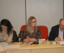 A secretária de Estado da Educação, professora Ana Seres, reuniu nesta terça (11) e quarta-feira (12), em Cascavel (Oeste), com os 32 chefes dos Núcleos Regionais de Educação para tratar de assuntos administrativos, pedagógicos e de infraestrutura.