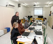 Duzentos e cinquenta e três estudantes, professores e integrantes da comunidade participam até esta sexta-feira (21) das oficinas de tecnologia oferecidas pela Secretaria de Estado da Educação na sede do Boqueirão. Ali funciona o “Seed Lab” da diretoria de Políticas e Tecnologias Educacionais. A participação é gratuita.