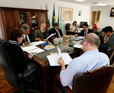 Foi realizada nesta terça-feira (25), na Secretaria de Estado da Educação (SEED), a instalação do Conselho de Administração do Instituto Paranaense de Desenvolvimento Educacional (Fundepar). Na mesma ocasião foram empossados os conselheiros.