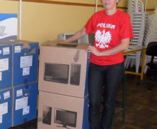 APMF recebe doação de computadores de Consulado Polonês