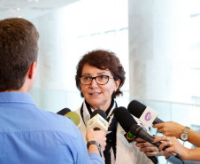Para os funcionários da Educação, os cerca de 15 mil benefícios começam já em agosto. Para os professores (cerca de 22 mil), a implantação é a partir de outubro. “É mais um exemplo da valorização que o servidor recebe no Paraná”, disse a secretária de Estado da Educação, professora Ana Seres. Segundo ela, até o fim deste ano as promoções e progressões totalizarão R$ 98 milhões.