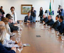O governador Beto Richa autorizou nesta segunda-feira (31) a implantação, na folha de agosto, das promoções e progressões de todos os servidores do Estado que já cumpriram os requisitos necessários para a aquisição desses benefícios em 2017