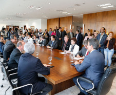 O governador Beto Richa autorizou nesta segunda-feira (31) a implantação, na folha de agosto, das promoções e progressões de todos os servidores do Estado que já cumpriram os requisitos necessários para a aquisição desses benefícios em 2017