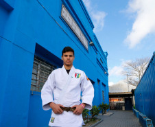 Os estudantes João Gabriel Darmieli Araújo, 17 anos, e José Ubirajara Paraná Junior (foto), 15 anos, conquistaram o primeiro e segundo lugar, respectivamente, na 1° edição do Combat Games, mundial de arte marcial escolar realizado na cidade de Agra, Índia, em julho deste ano. Os paranaenses fizeram parte da delegação brasileira com outros 14 atletas de todo o país.