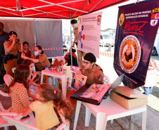 A iniciativa, que começou nessa segunda-feira (7), segue até sábado (12), no bairro Sítio Cercado, em Curitiba, com prestação de serviços como emissão de carteira de identidade e de trabalho, feira de empregos, saúde, educação, meio ambiente, abastecimento, urbanismo, oficinas educativas e serviços da Copel e Sanepar.