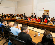 As 2,1 mil escolas da rede estadual de ensino ganharam nessa sexta-feira (11) uma ferramenta que vai aproximar a comunidade do cotidiano escolar de mais de um milhão de estudantes