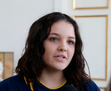 Para a aluna Milena Parizi, 14 anos, do 9° da Escola Angelo Trevisan, contou que o aplicativo vai facilitar o acesso a informações da rotina escolar. “É uma ferramenta necessária e será muito útil porque com ele poderemos ver a grade de horários e as aulas que teremos no dia, boletins etc. Com isso, antes de preparar o material para ir para escola, poderemos dar uma olhada no celular e já saber o que precisamos para aquele dia”, disse.