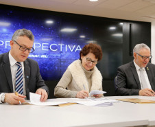 A Secretaria de Estado da Educação renovou nessa quarta-feira (16), em Curitiba, o convênio com o Sebrae - Serviço Brasileiro de Apoio às Micro e Pequenas Empresas para a oferta de cursos de educação empreendedora nas escolas estaduais